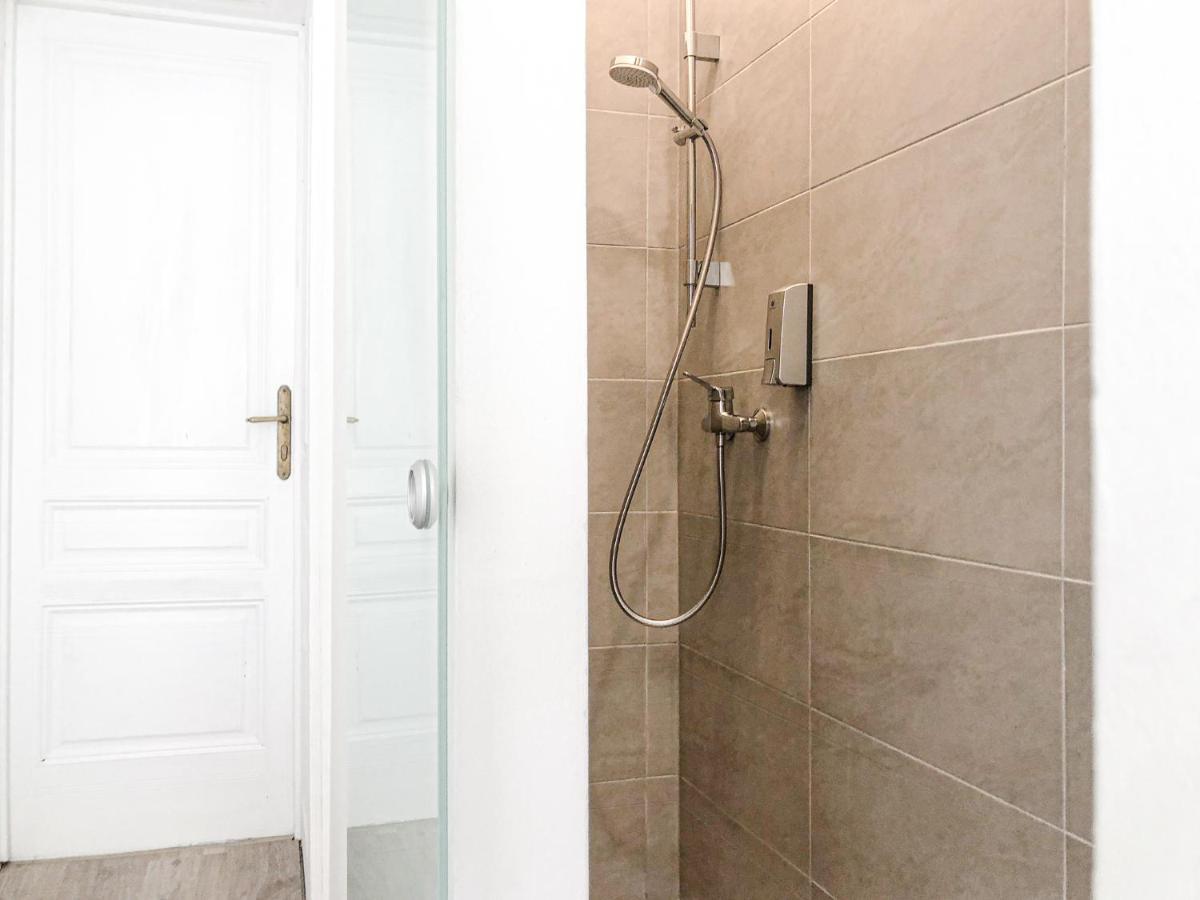 Commodious 2Br Apt. Near Akh-Perfect For Groups Wien Ngoại thất bức ảnh