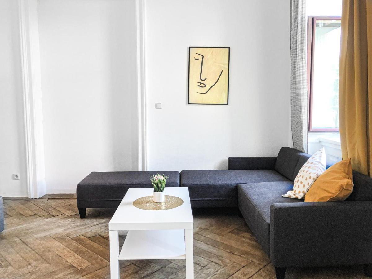 Commodious 2Br Apt. Near Akh-Perfect For Groups Wien Ngoại thất bức ảnh