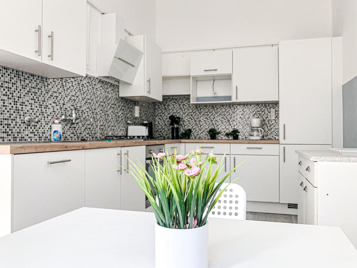 Commodious 2Br Apt. Near Akh-Perfect For Groups Wien Ngoại thất bức ảnh